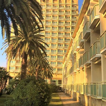 Amza Park Hotel Gagra Esterno foto