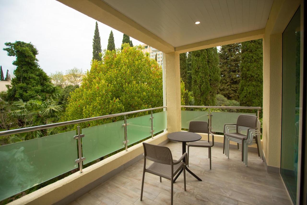 Amza Park Hotel Gagra Esterno foto