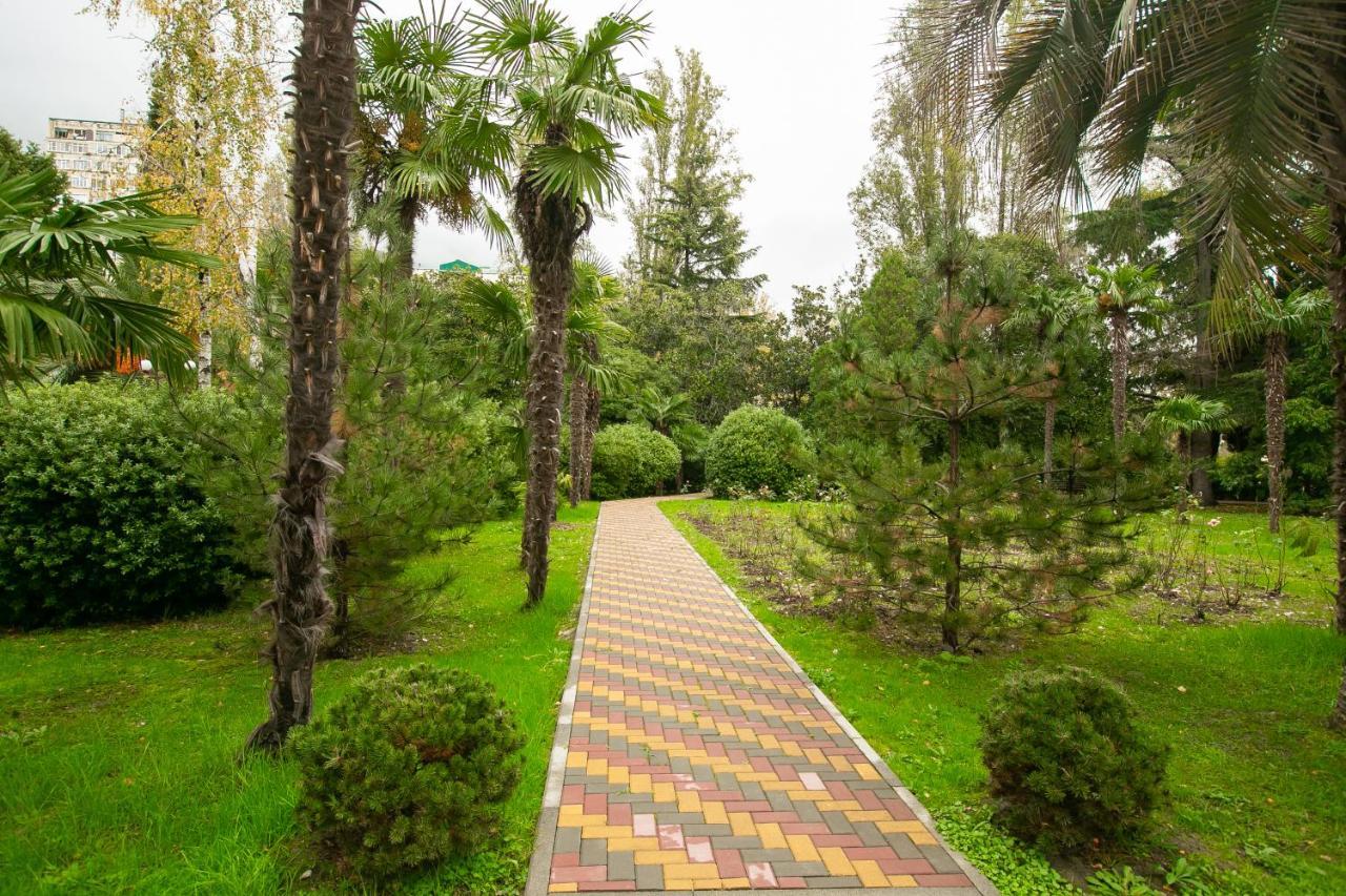Amza Park Hotel Gagra Esterno foto