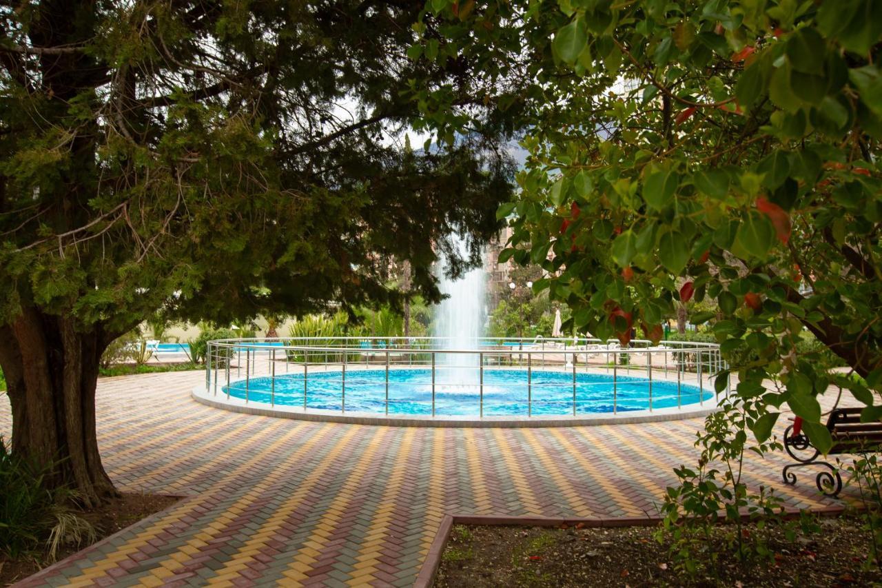 Amza Park Hotel Gagra Esterno foto